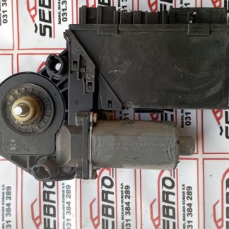 Motor zadnjega brisalca stekla Audi A4